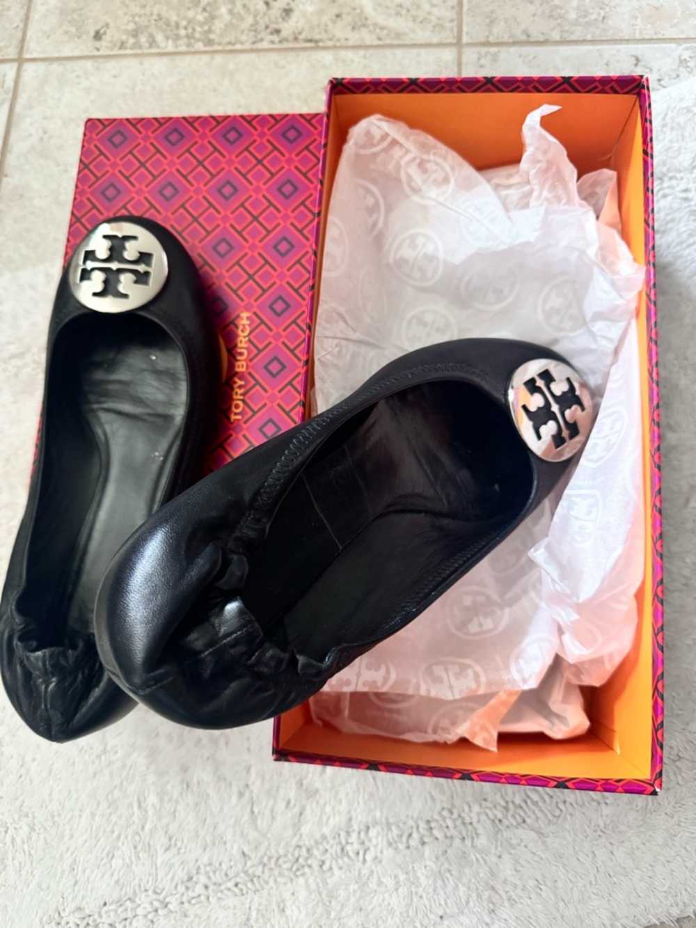 Tory Burch Black Leather Logo Round-Toe Ballet Flats - Picture 3 of 12